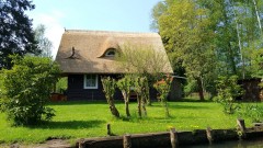 And once again a house with a thatched roof